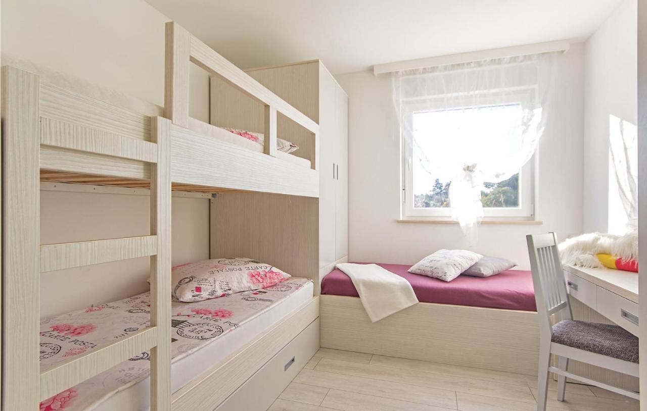 Lovely Apartment In Medulin With Kitchen Экстерьер фото