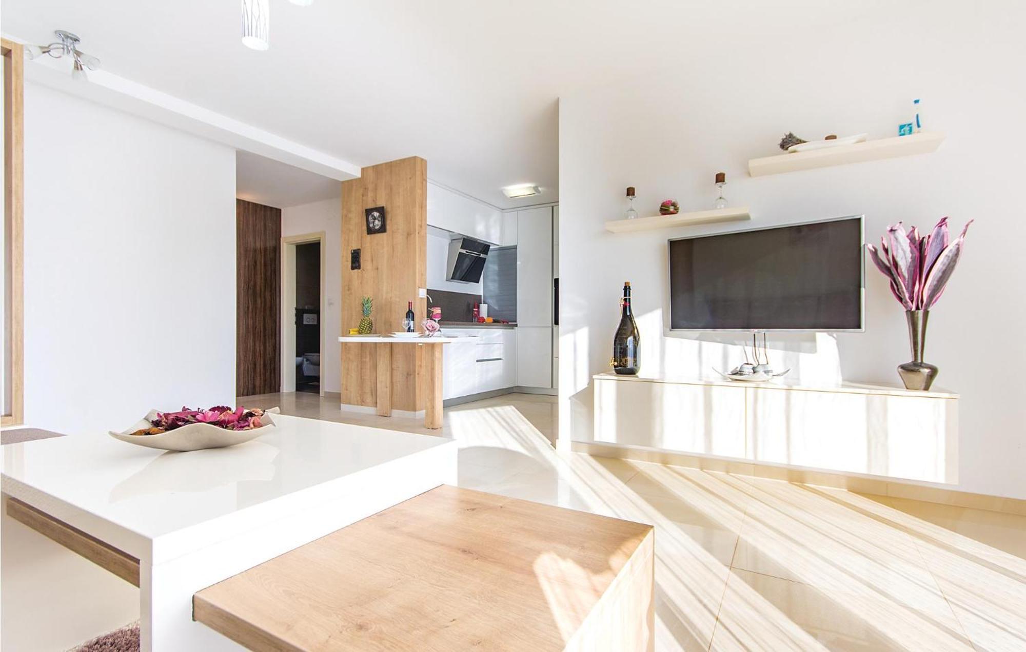 Lovely Apartment In Medulin With Kitchen Экстерьер фото