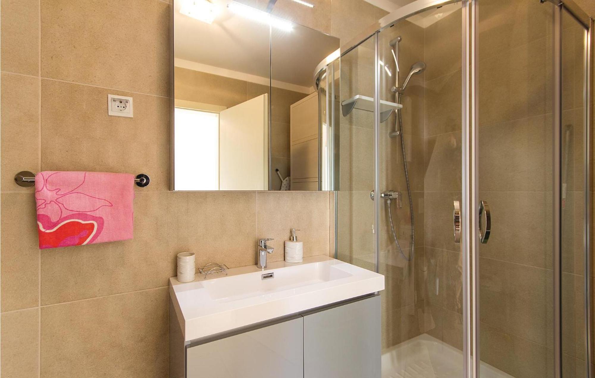 Lovely Apartment In Medulin With Kitchen Экстерьер фото