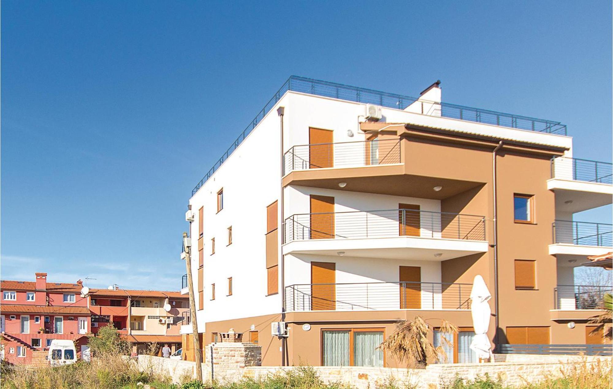 Lovely Apartment In Medulin With Kitchen Экстерьер фото